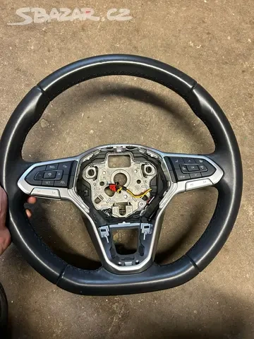 Multifunkční volant VW, kožený, výhřev.