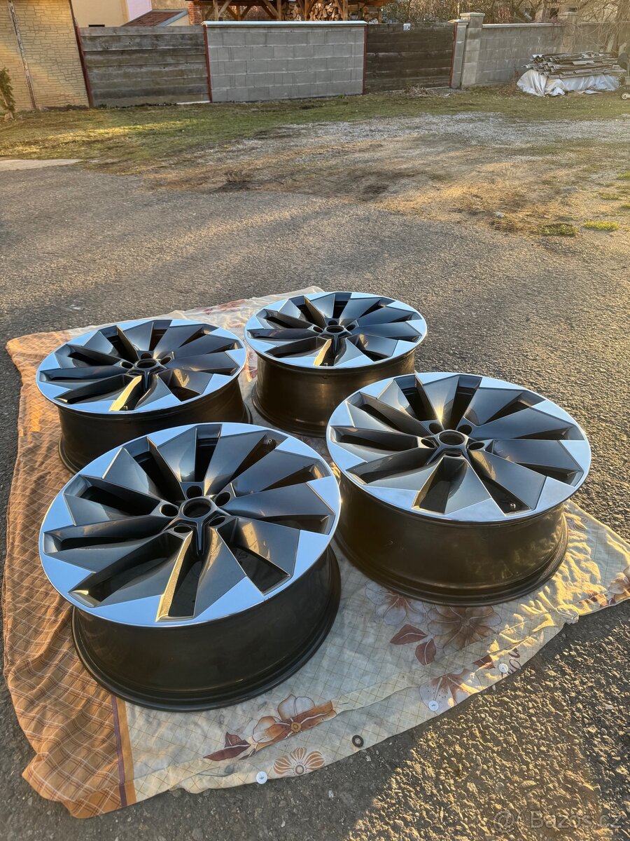 Alu kola 5x112 R21 Škoda Enyaq Betria /supernova
