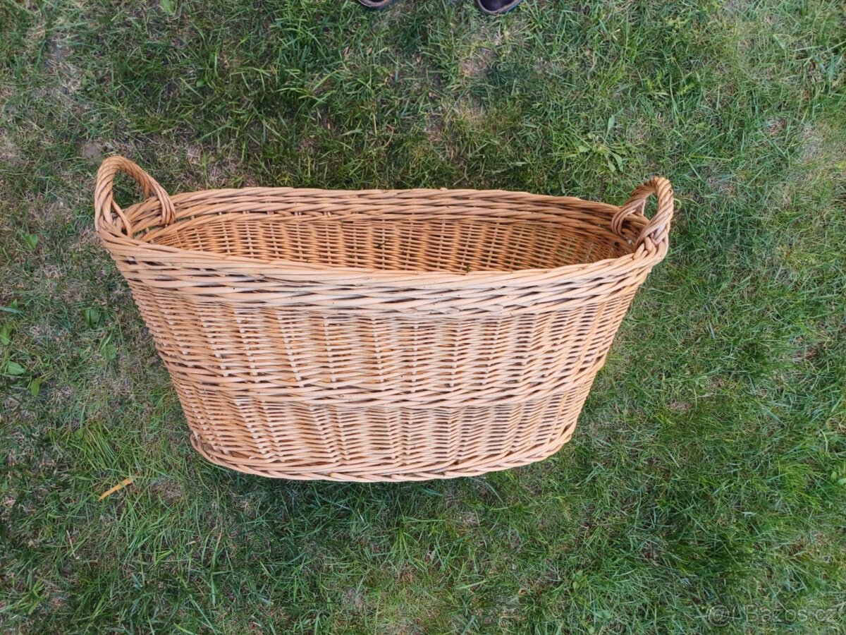 Proutěný koš