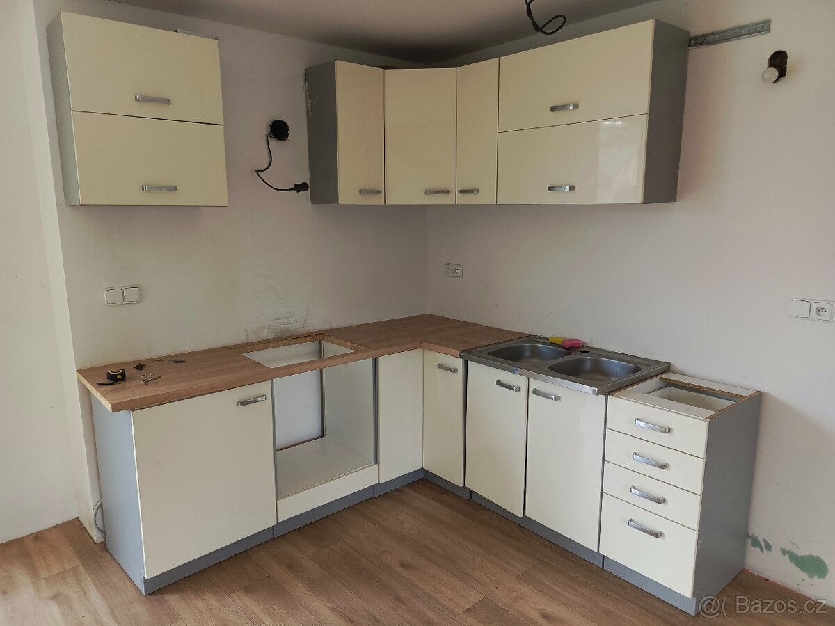 kuchyně rok stará SLEVA na 10.900,-