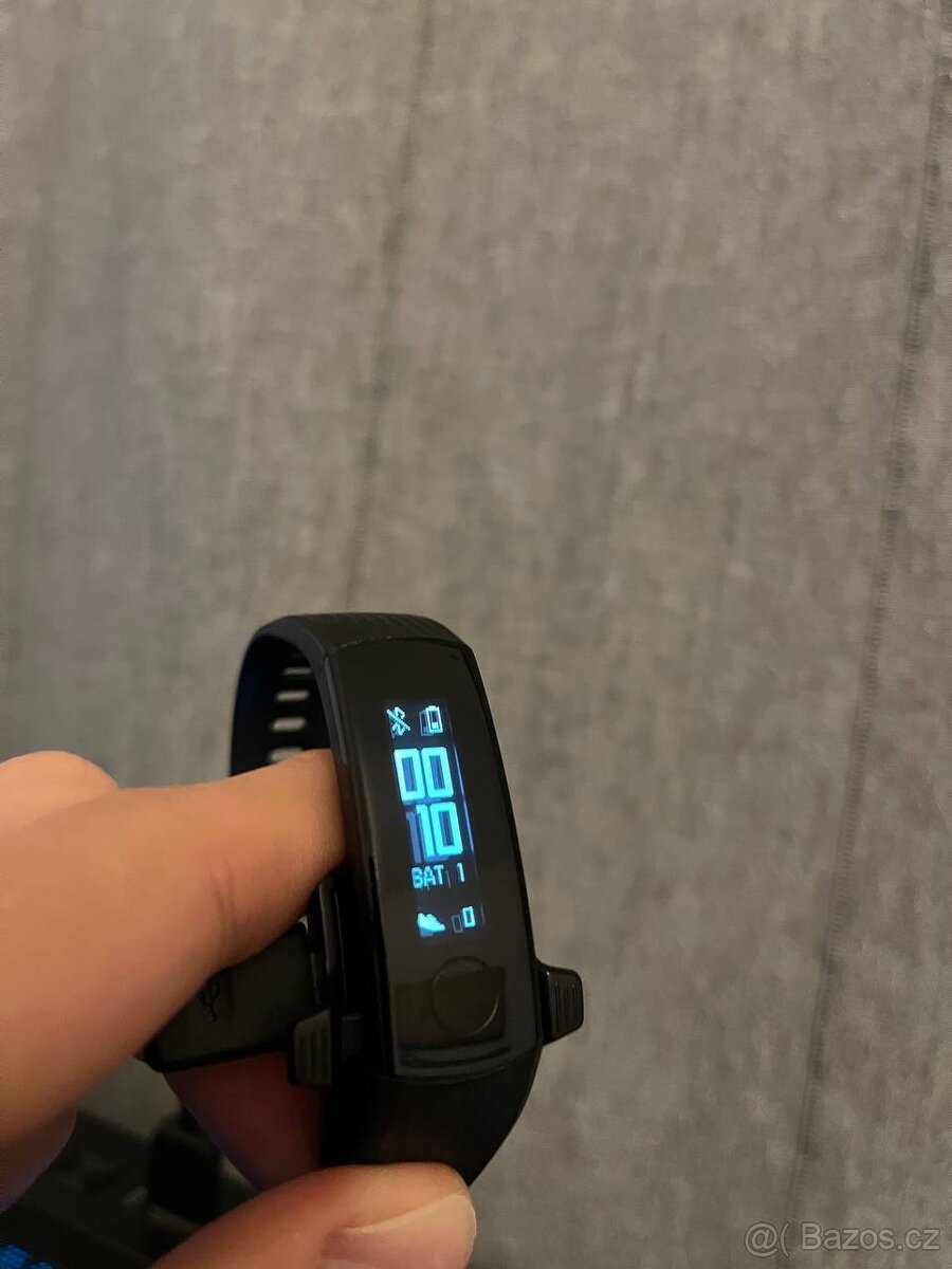 Huawei Band 4 ve velmi dobrém stavu.