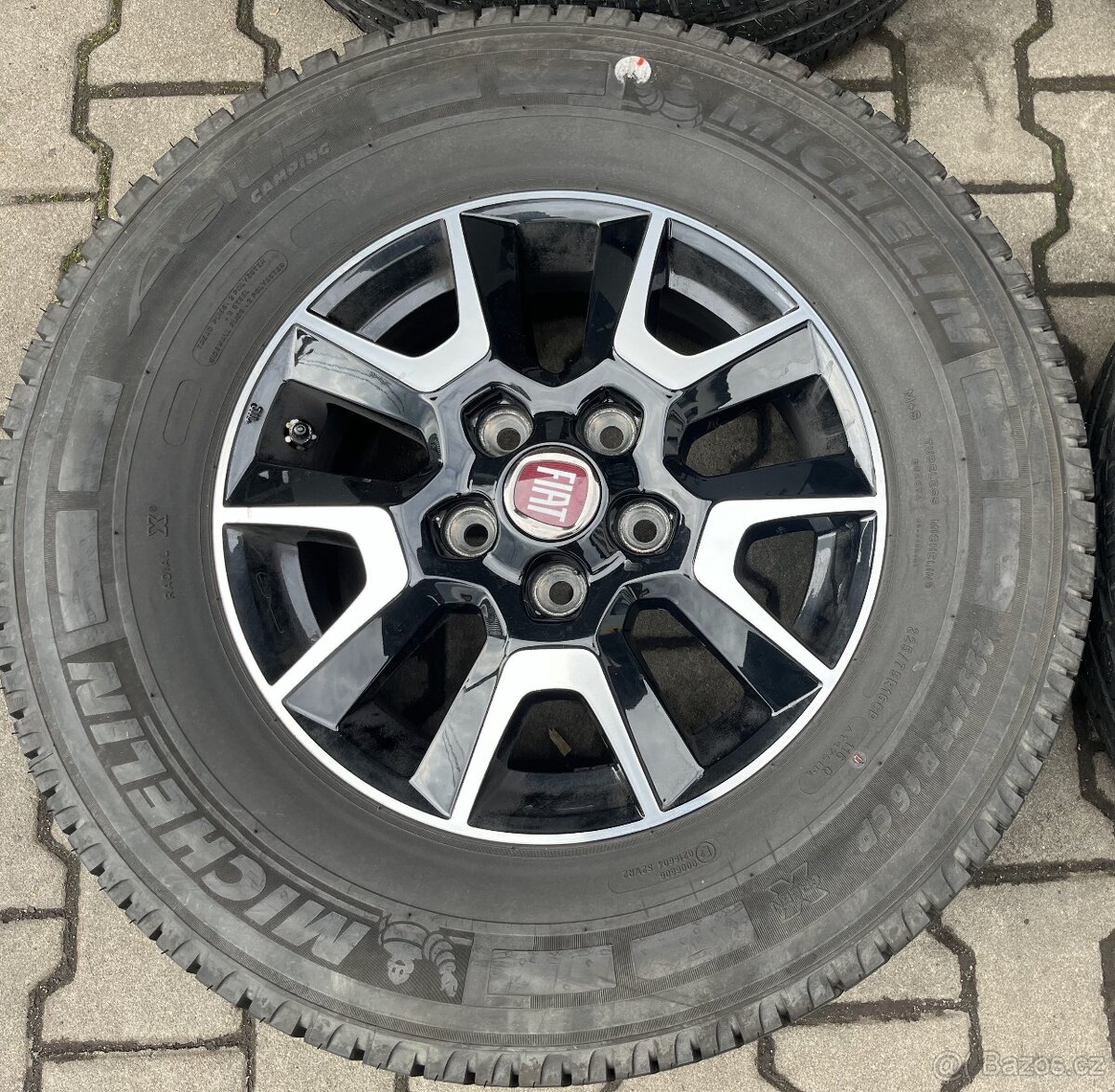 Alu 6x16 5x118 ET68 pneu letní 225/75/16 116Q