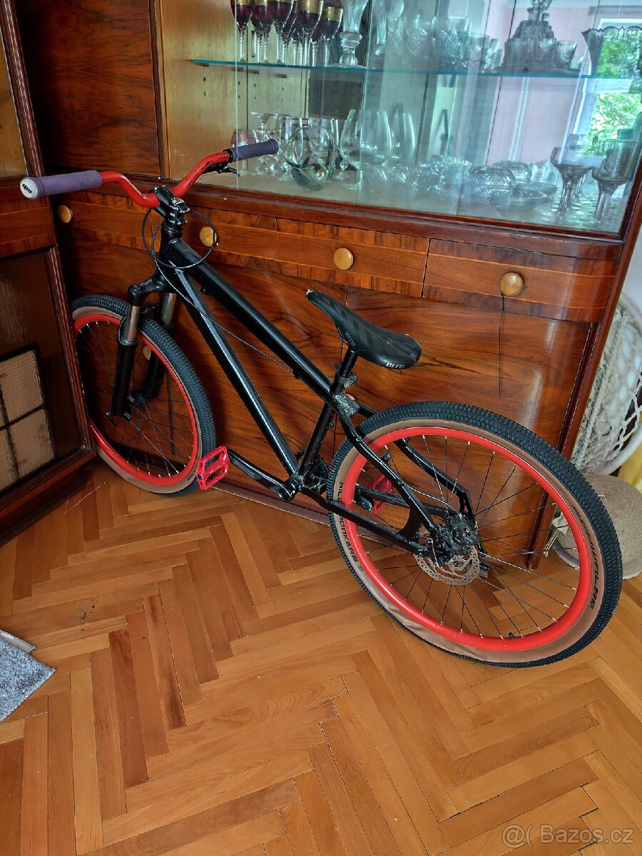 MTB sjezdové kolo