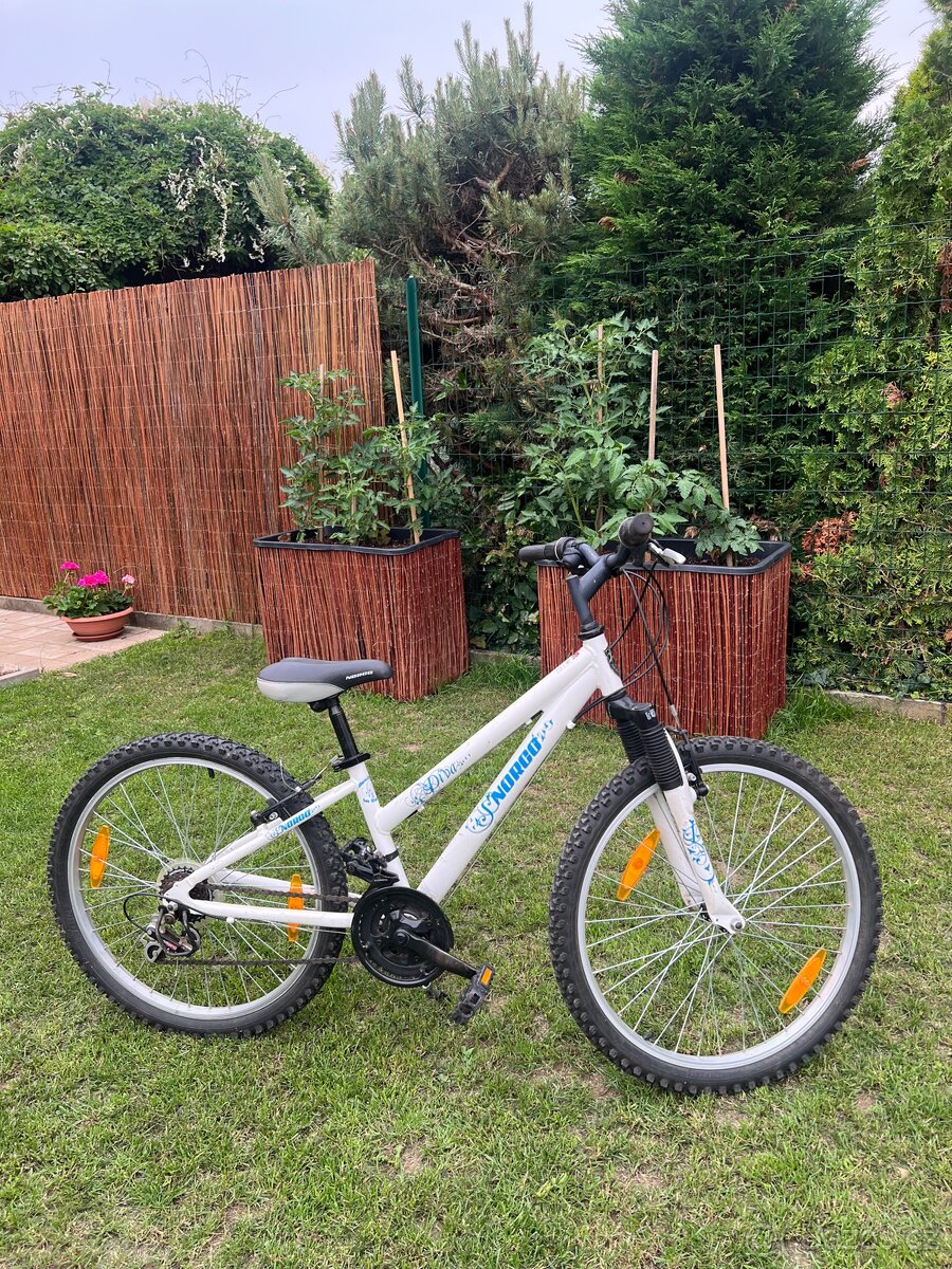 Dívčí cyklistické kolo