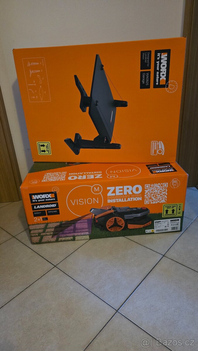 Robotická sekačka Worx Landroid Vision WR206E+garáž