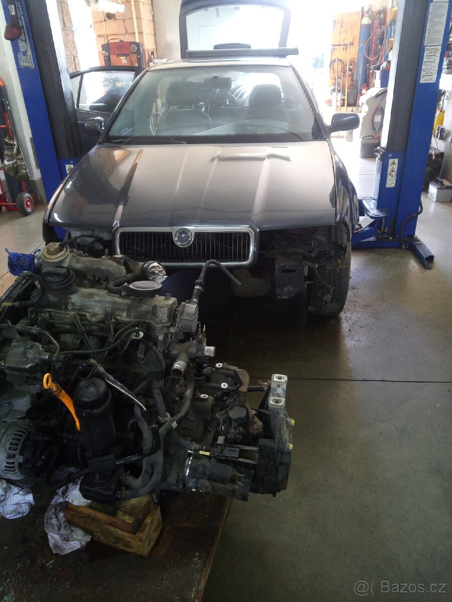 Škoda Octavia kapota