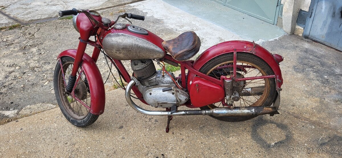 Jawa 250 pérák