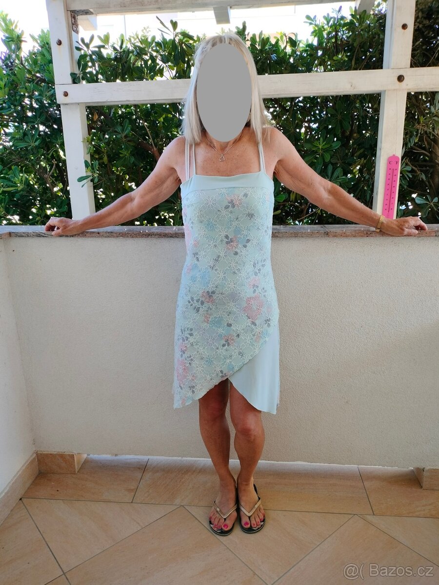 Dámské letní šaty na ramínka bleděmodré