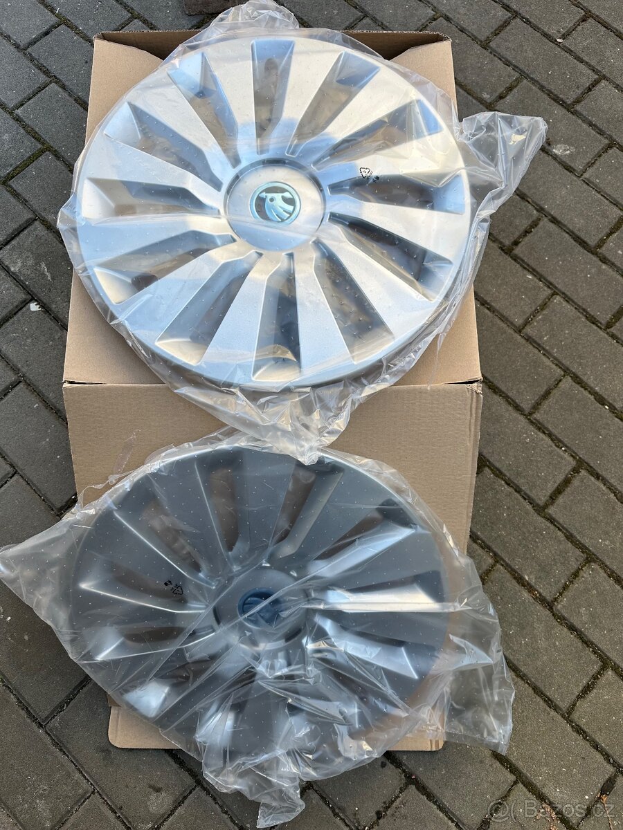 Nové poklice originál Škoda Octavia r16