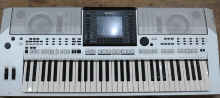 Yamaha PSR s900