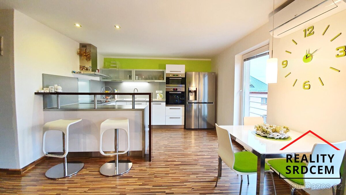Pronájem podkrovního bytu 3+kk se zahradou, 76 m2, ul. Jaros
