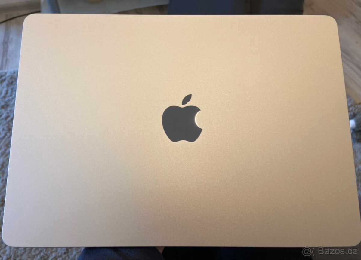 MacBook Air 13” M3 CZ 2024 Hvězdně Bílý