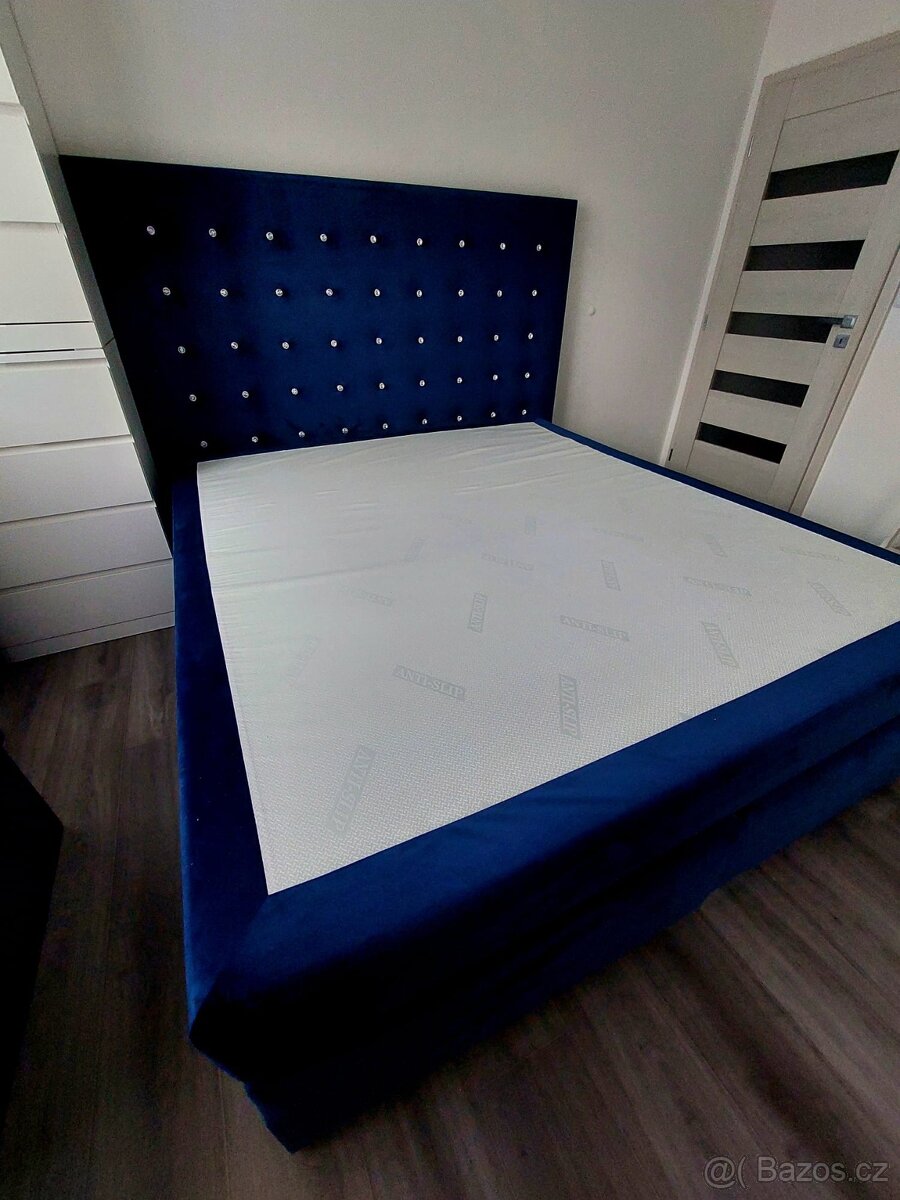 LUXUSNÍ MANŽELSKÁ POSTEL