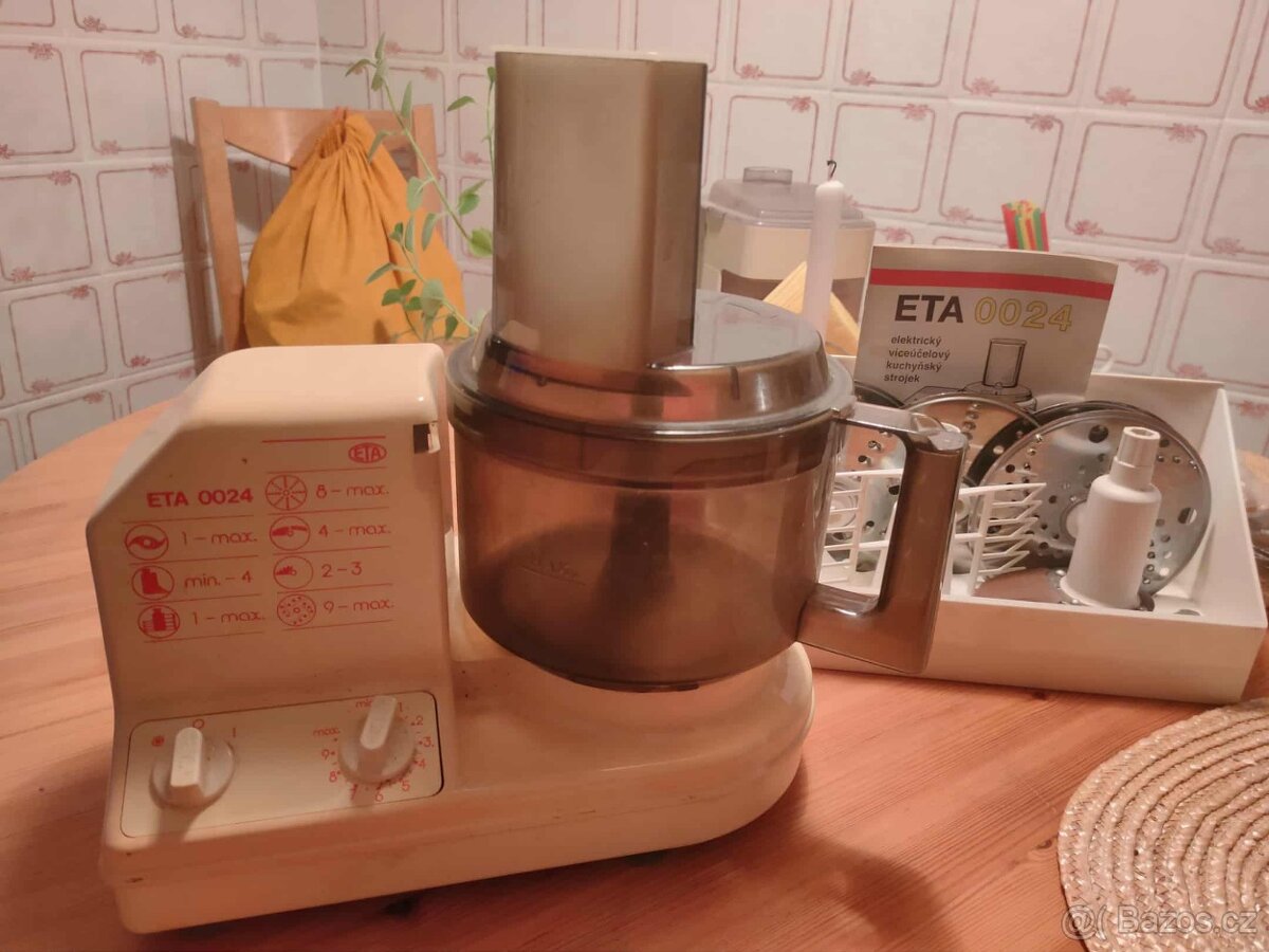 Robot ETA 0024 s příslušenstvím