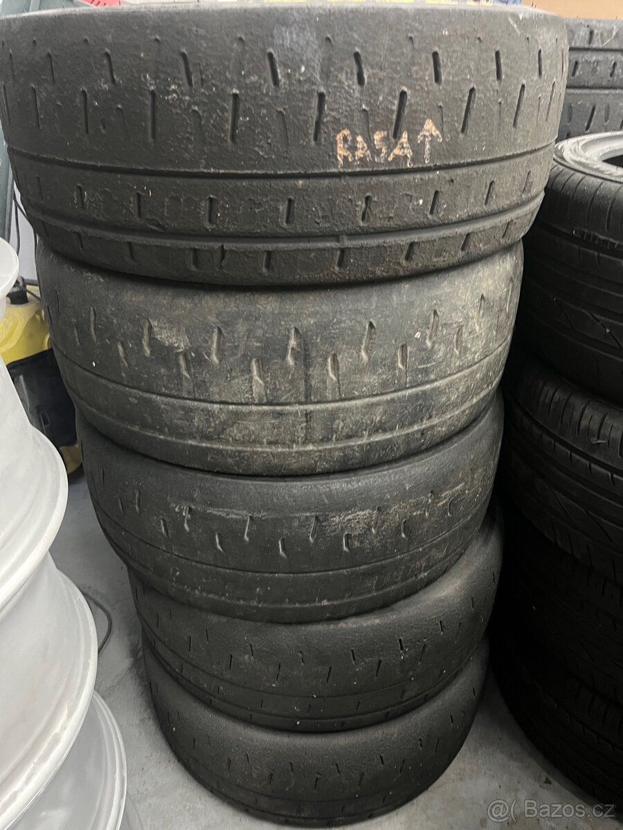 Rally pneu Pirelli 235/40 r18