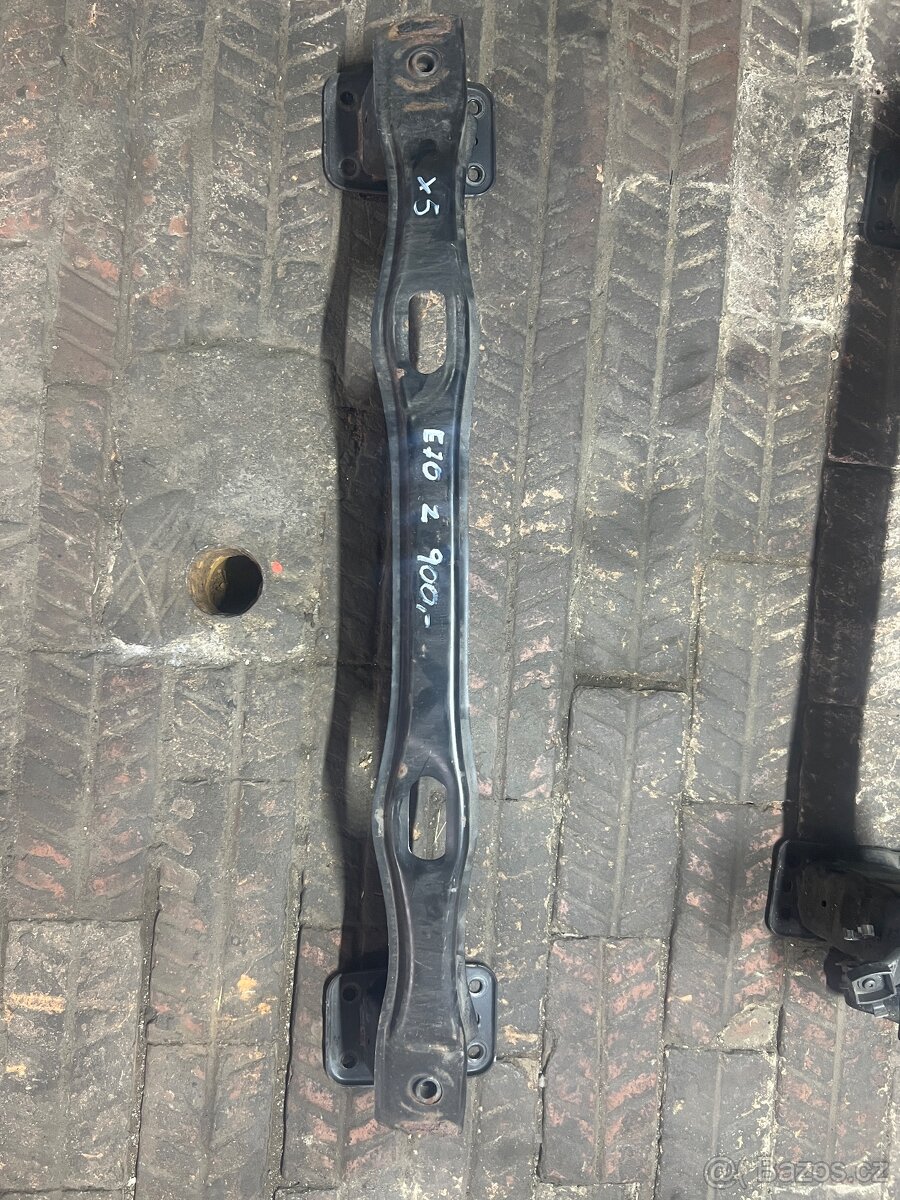 BMW x5 e70 zadní výztuha nárazníku