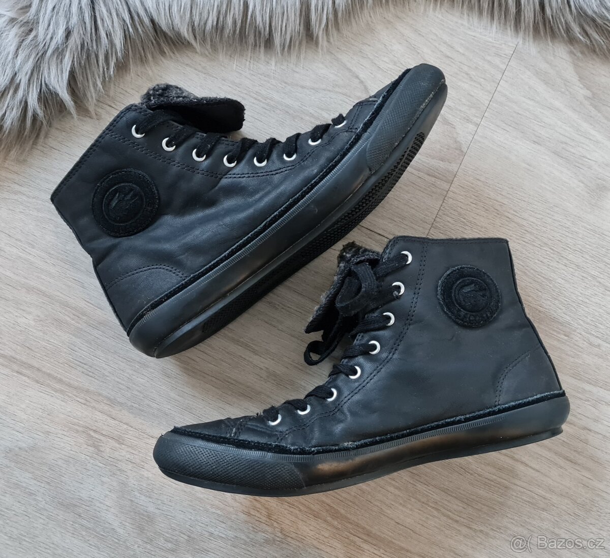 Černé kotníkové tenisky Lacoste