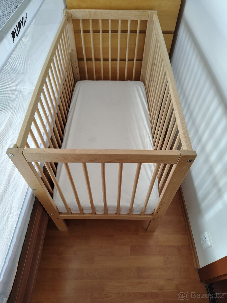 Dětská postýlka (65 x 124 cm) + matrace