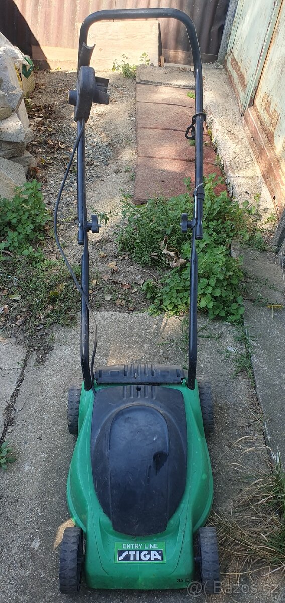 Sekačka na trávu - elektrická 220V. Plně funkční. Brno