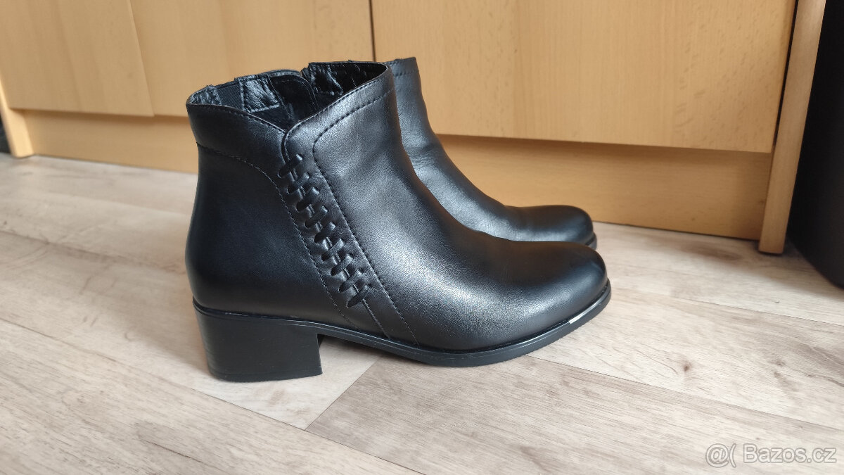 Nové dámské zimní kožené kozačky v.39