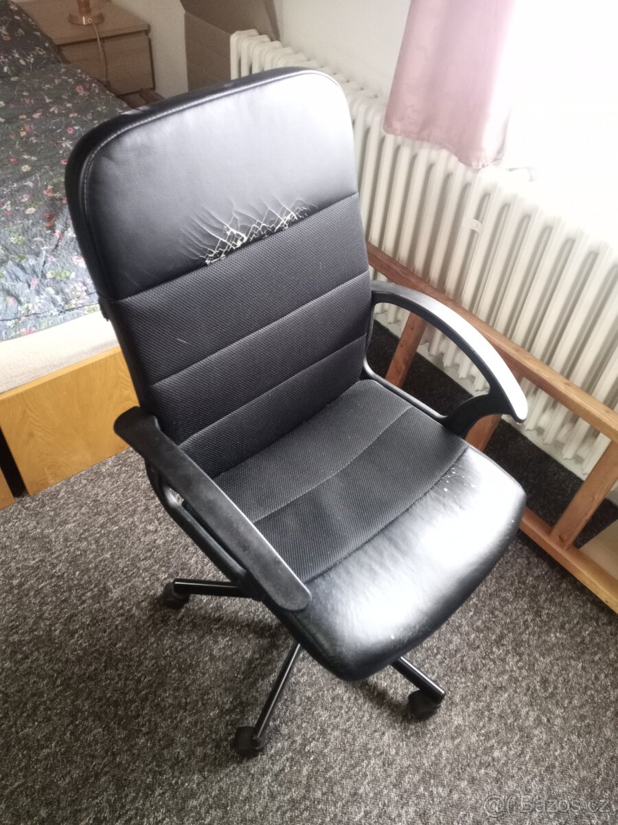 Kancelářská židle na kolečkách ZDARMA