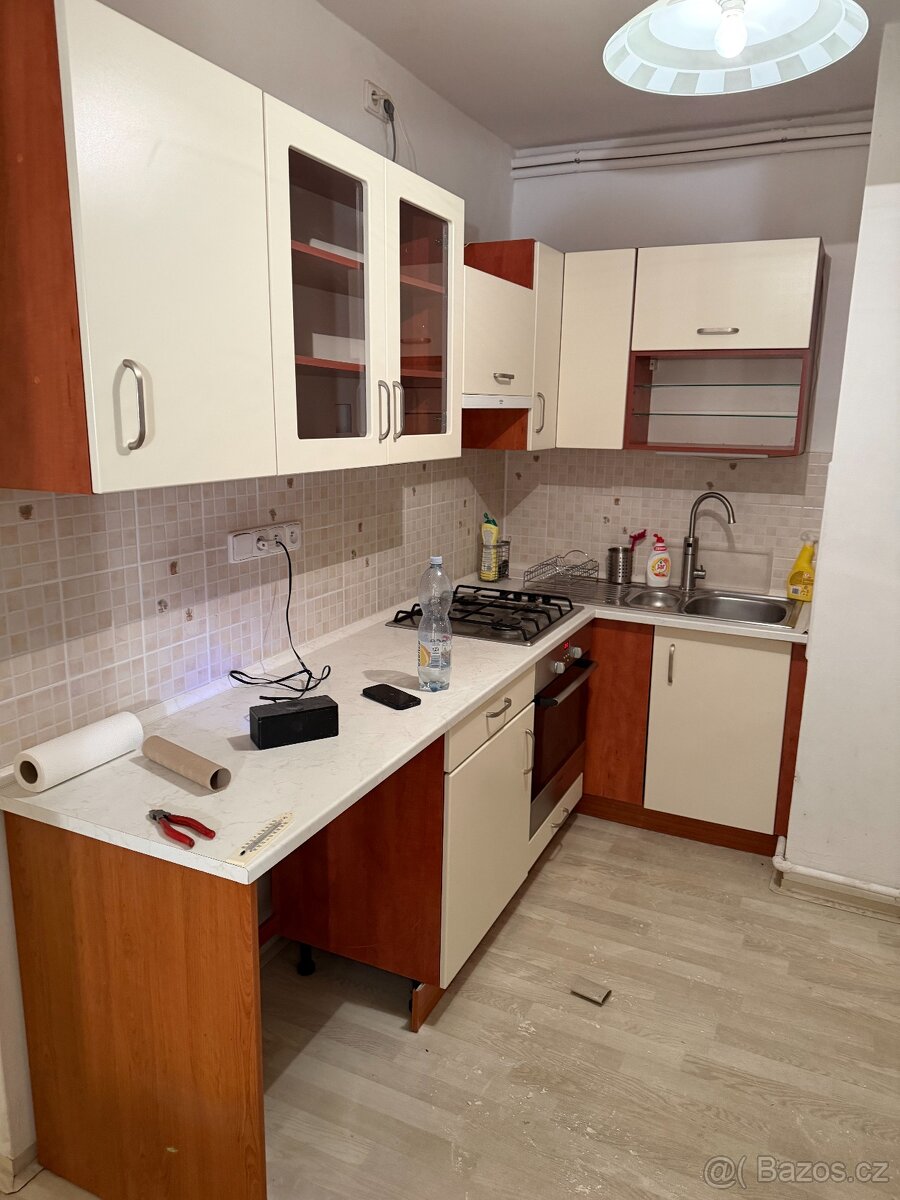 Kuchyňská linka – komplet sestava (bez spotřebičů)