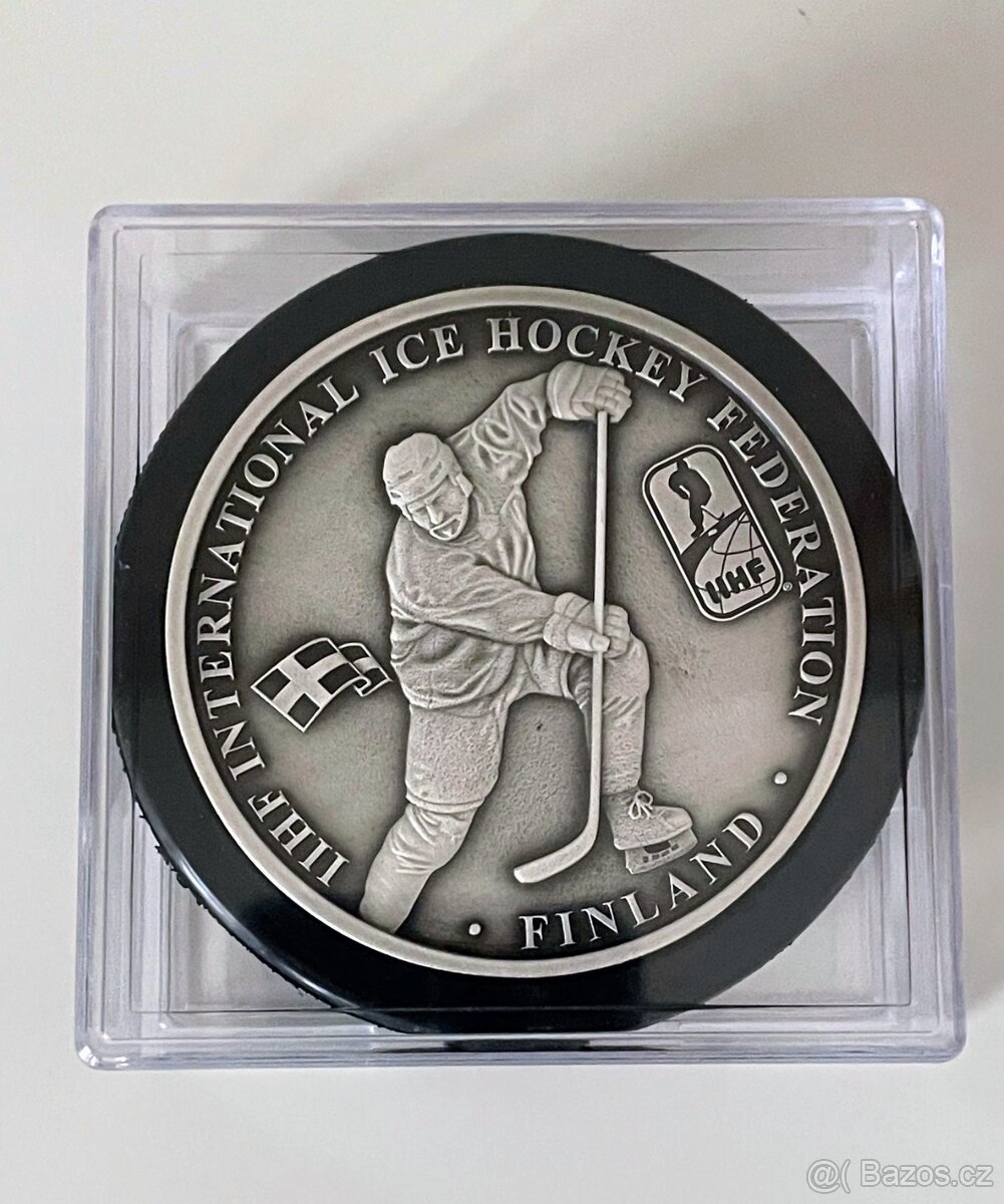 Oficiální pamětní medaile IIHF v pravém puku 2023