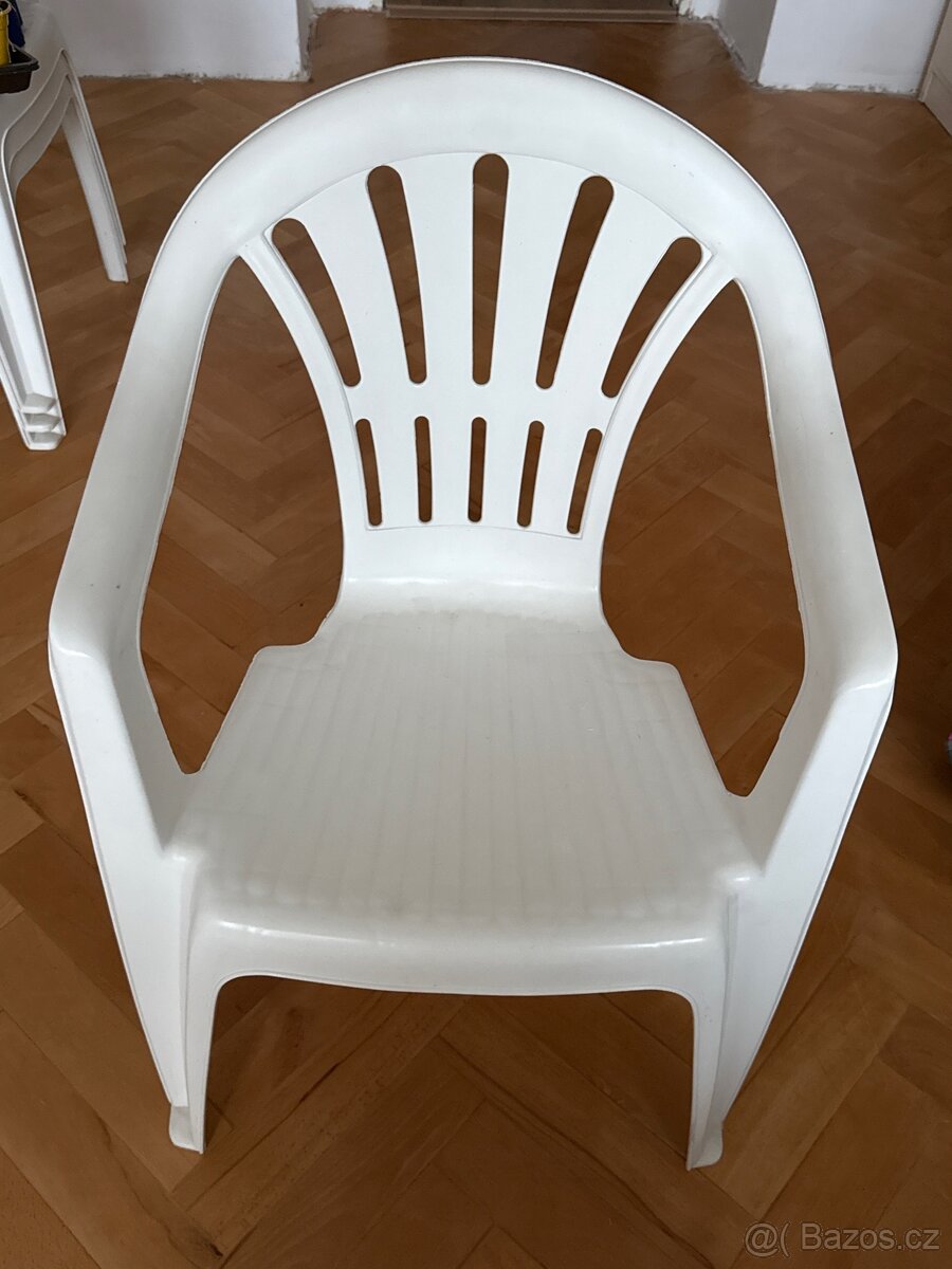 Plastové zahradní židle – 4 ks, cena 150 Kč/ks