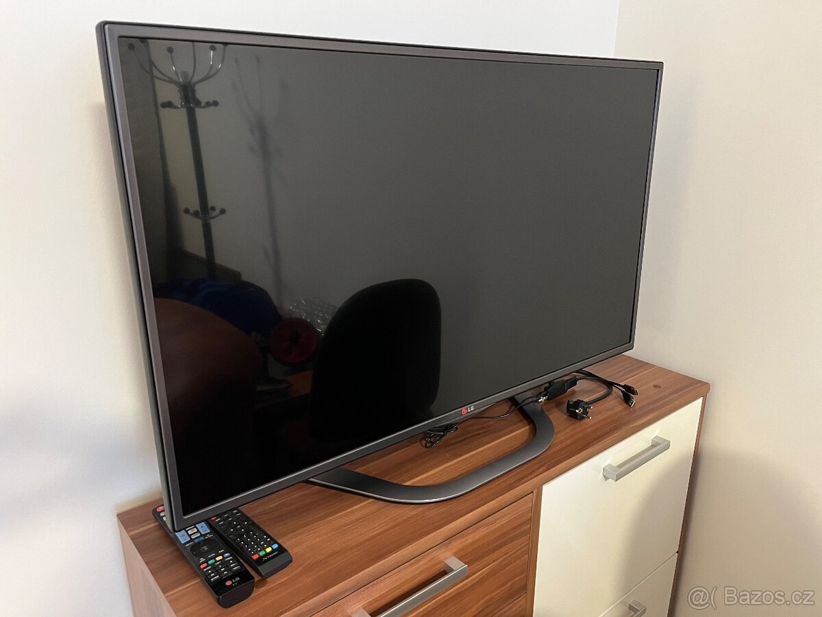 LED TV LG 42LA620S + sada 3D brýlí + DVB-T2 set-top box USB