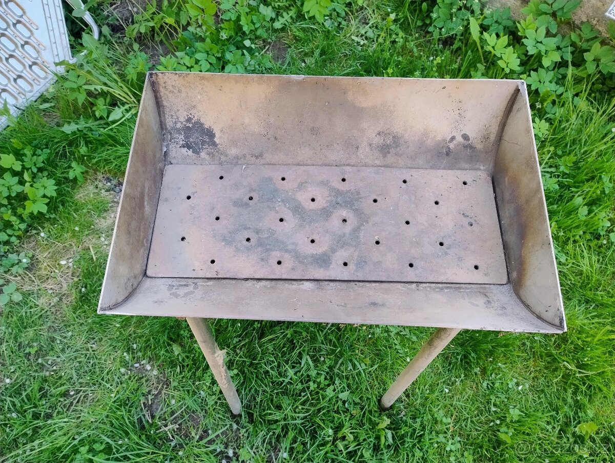 Nerezový gril, topeniště