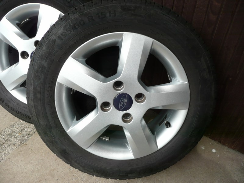 Originál Alu kola s pneu na Ford Fushion