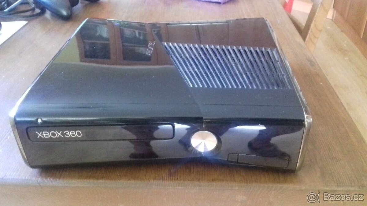 prodám play station X Box 360 Microsoft
