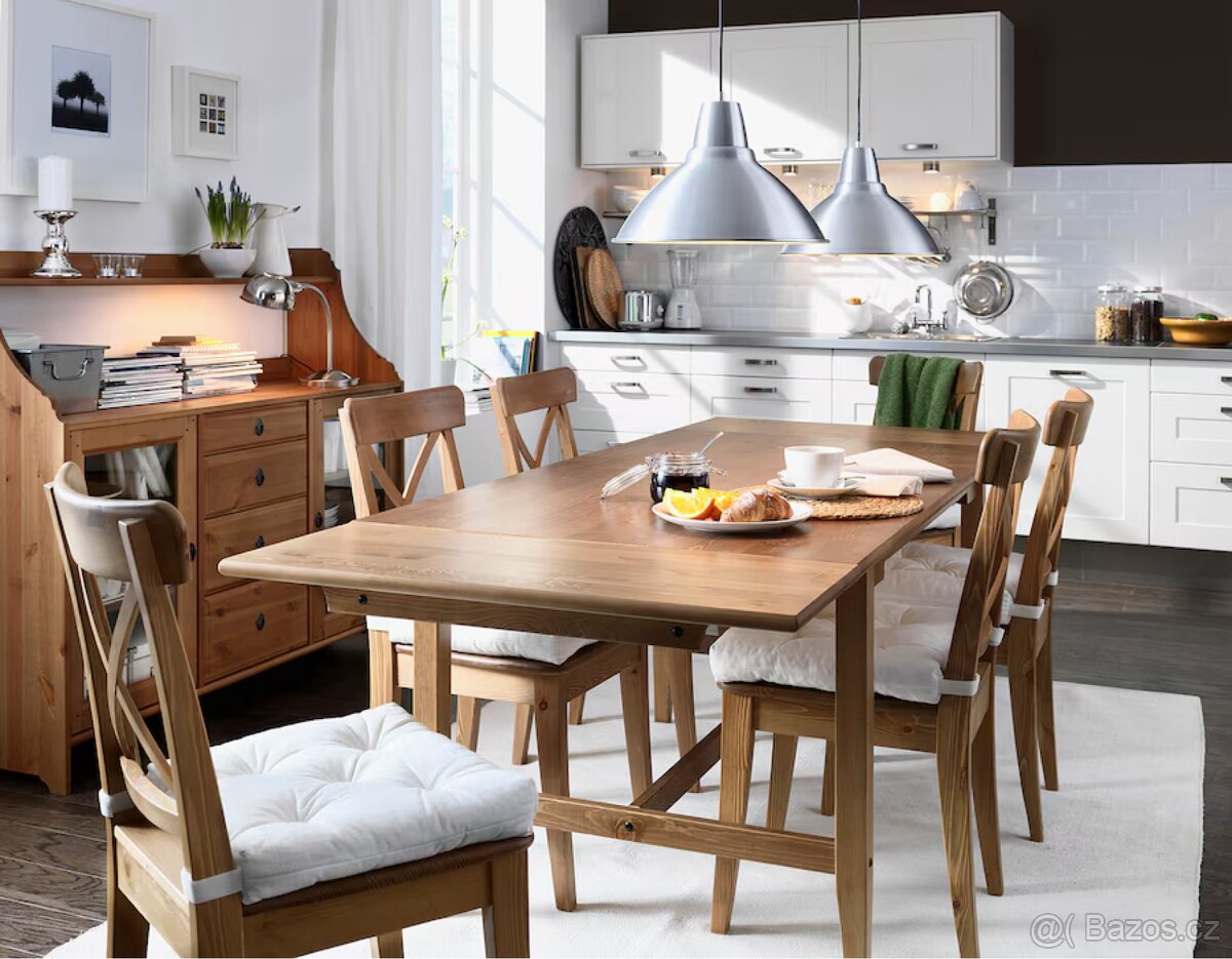 Rozkládací jídelní stůl Ikea Leksvik