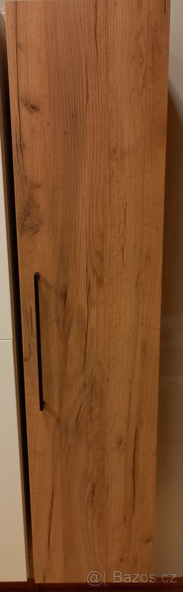 Koupelnová skříňka vysoká 140 x 33 cm Dub