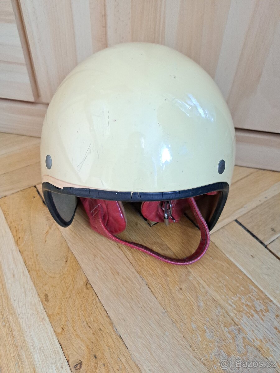 Přilba na veterána, retro přilba- KOVONA KARVINÁ