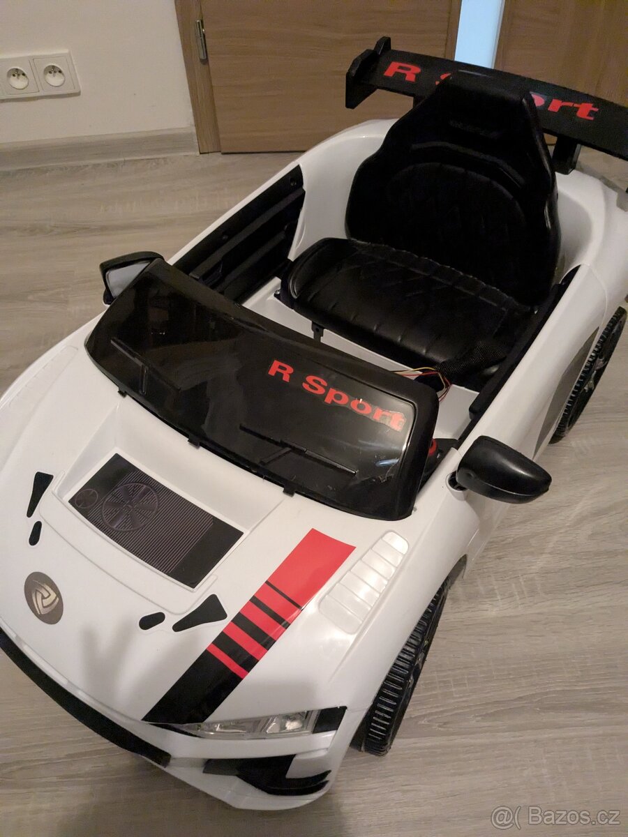 Dětské elektrické auto
