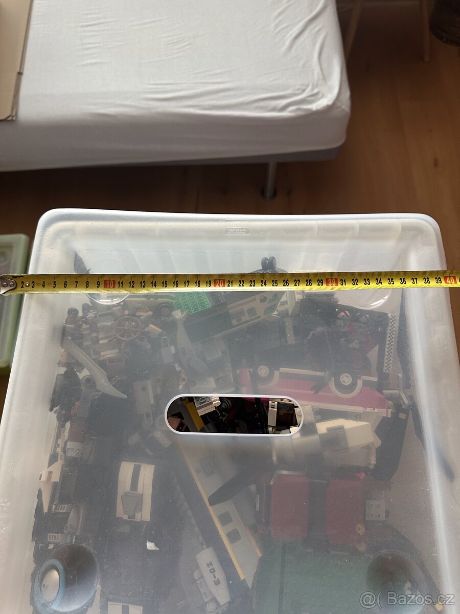 LEGO sbírka – 7 krabic + 2 malé, cca 6 kg