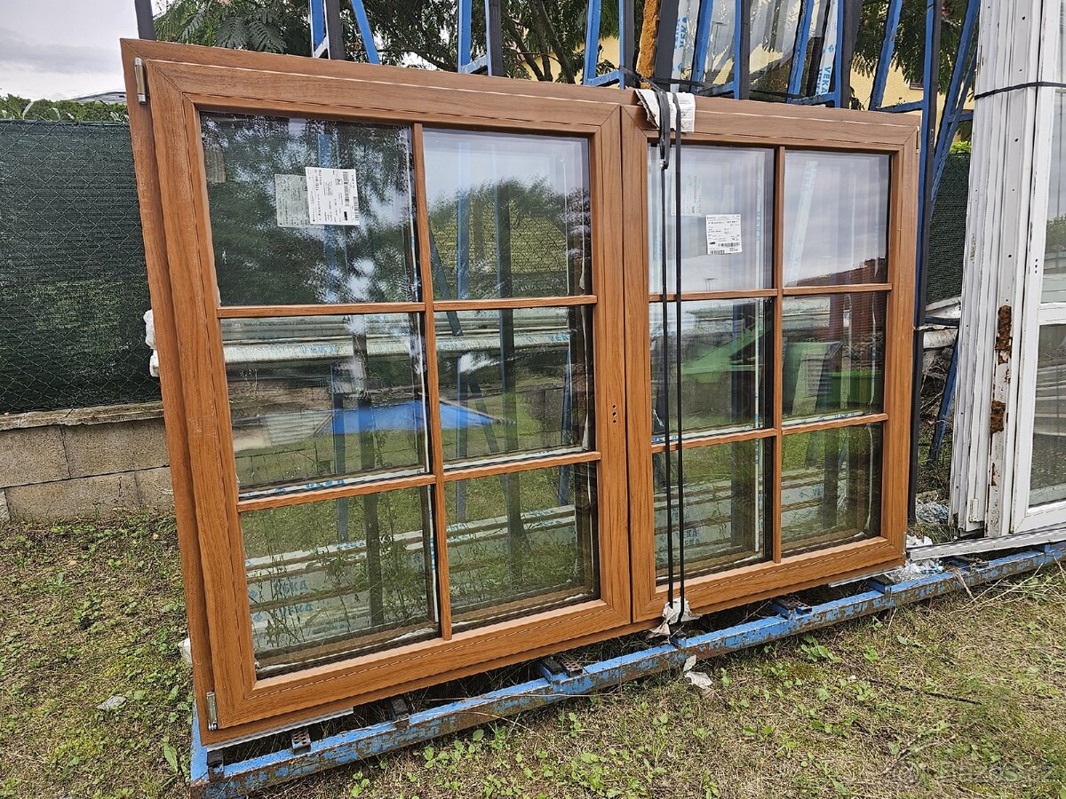 č.9 RODÁM OKNO DVOUKŘÍDLÉ NOVÉ VEKA 82 dřevo+příčky