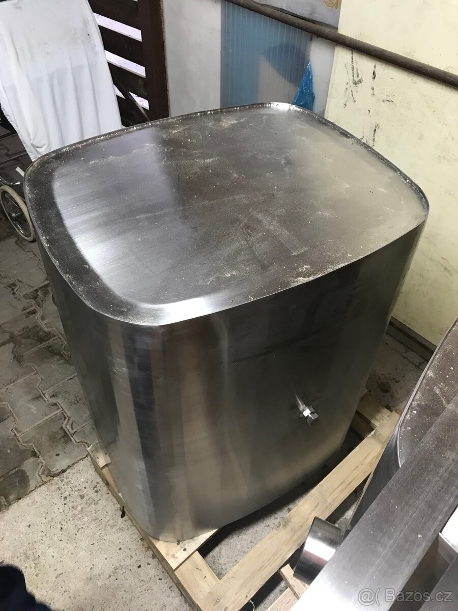 nádrž na naftu,benzín,olej,vodu,palivová nádrž