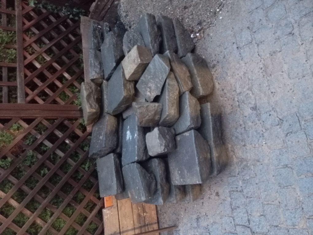 žulové dlažební kameny