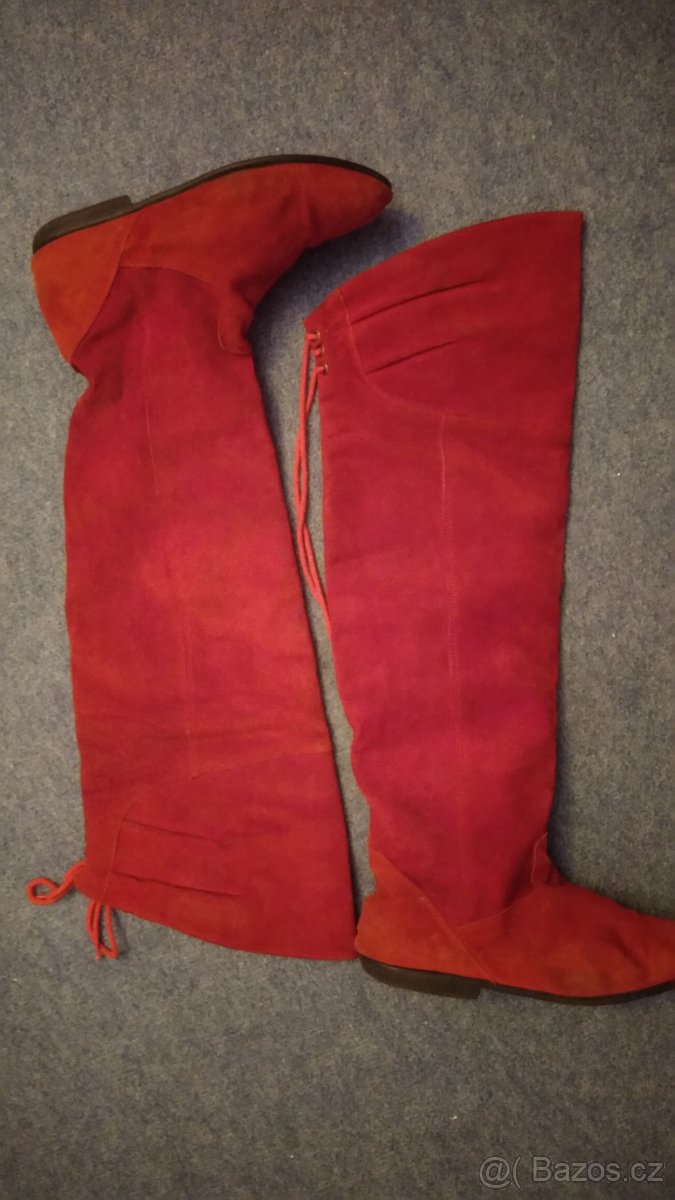 Červené kožené boty
