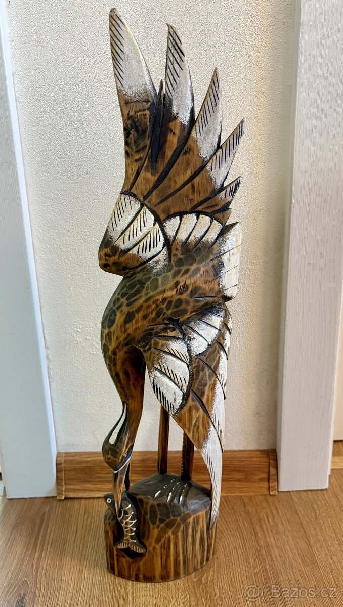 Prodám dřevěné sochy - Žirafa (202cm) a volavka