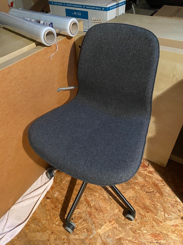 Otočná kancelářská židle šedá