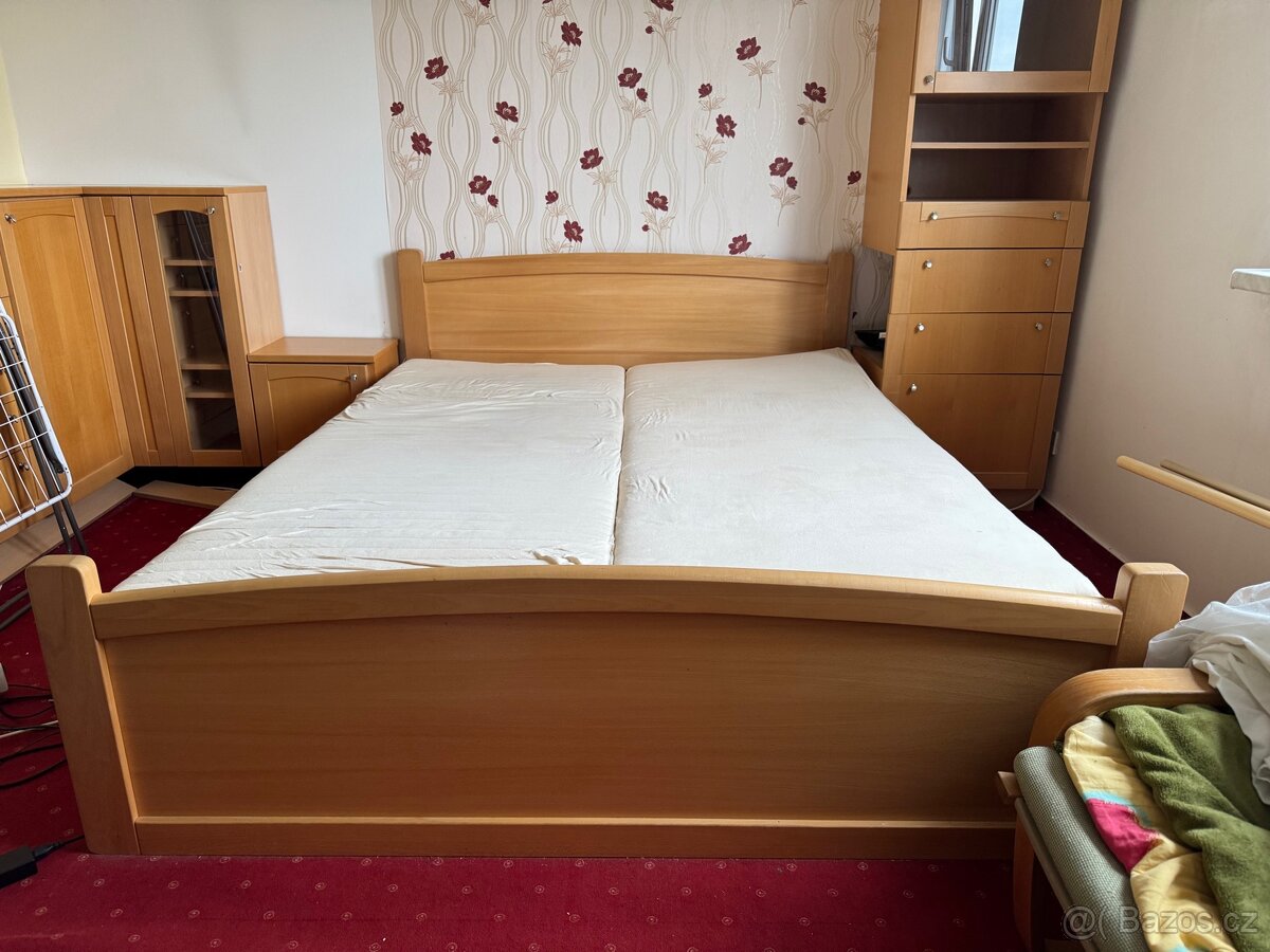 Vyklápěcí postel 160 cm