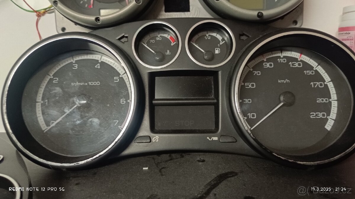Budíky Peugeot 308