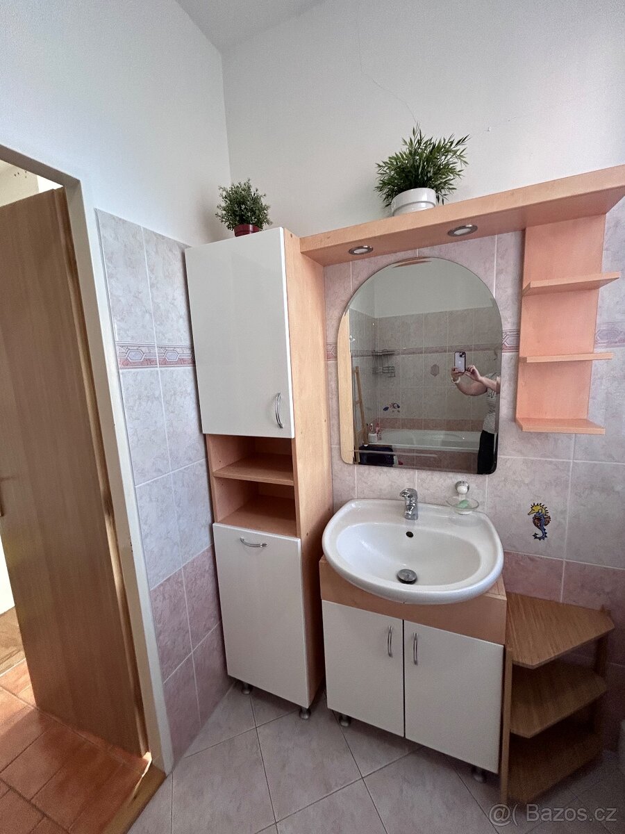 Koupelnová sestava s osvětlením