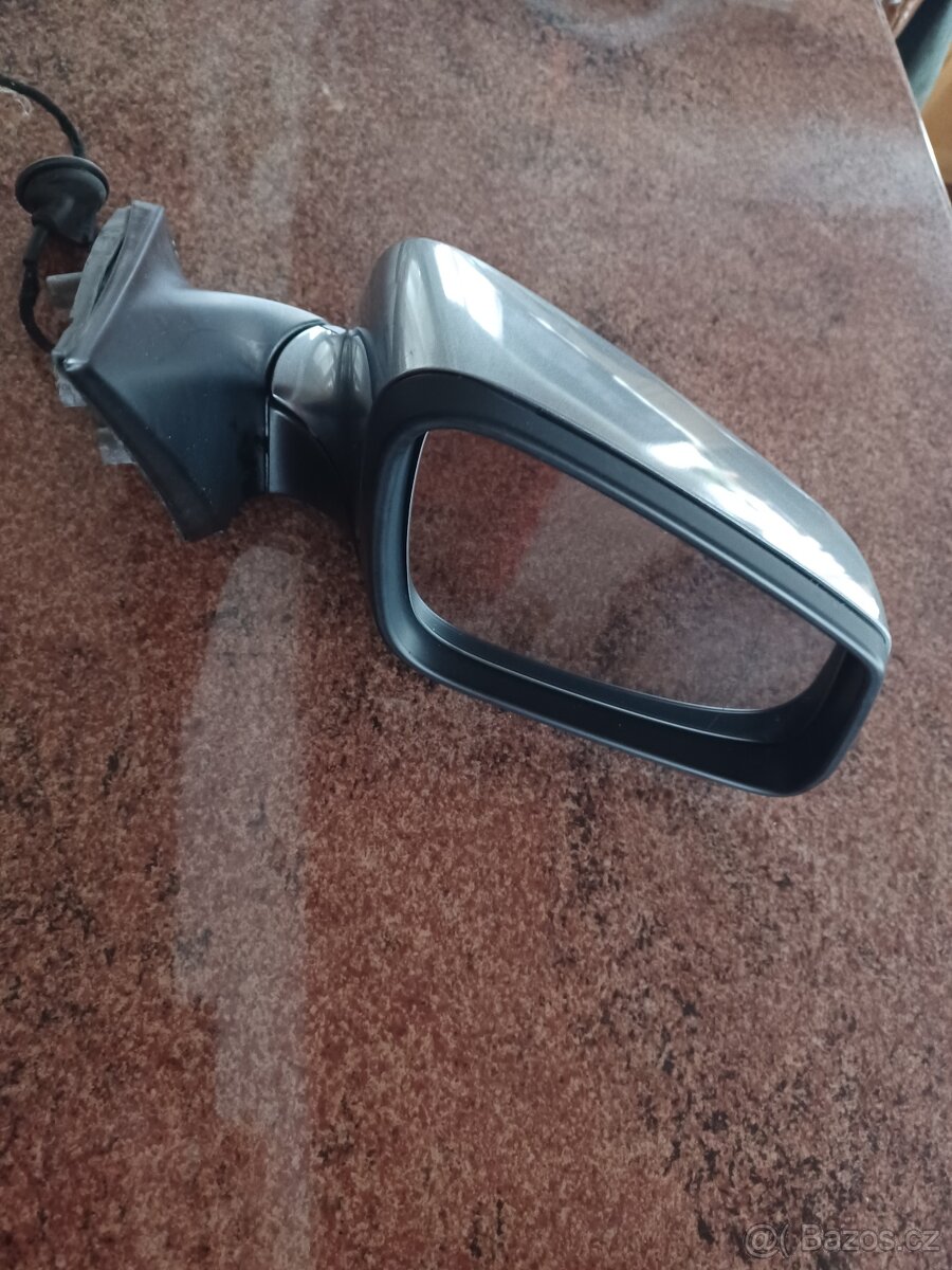 BMW e61 pravé zrcátko velké