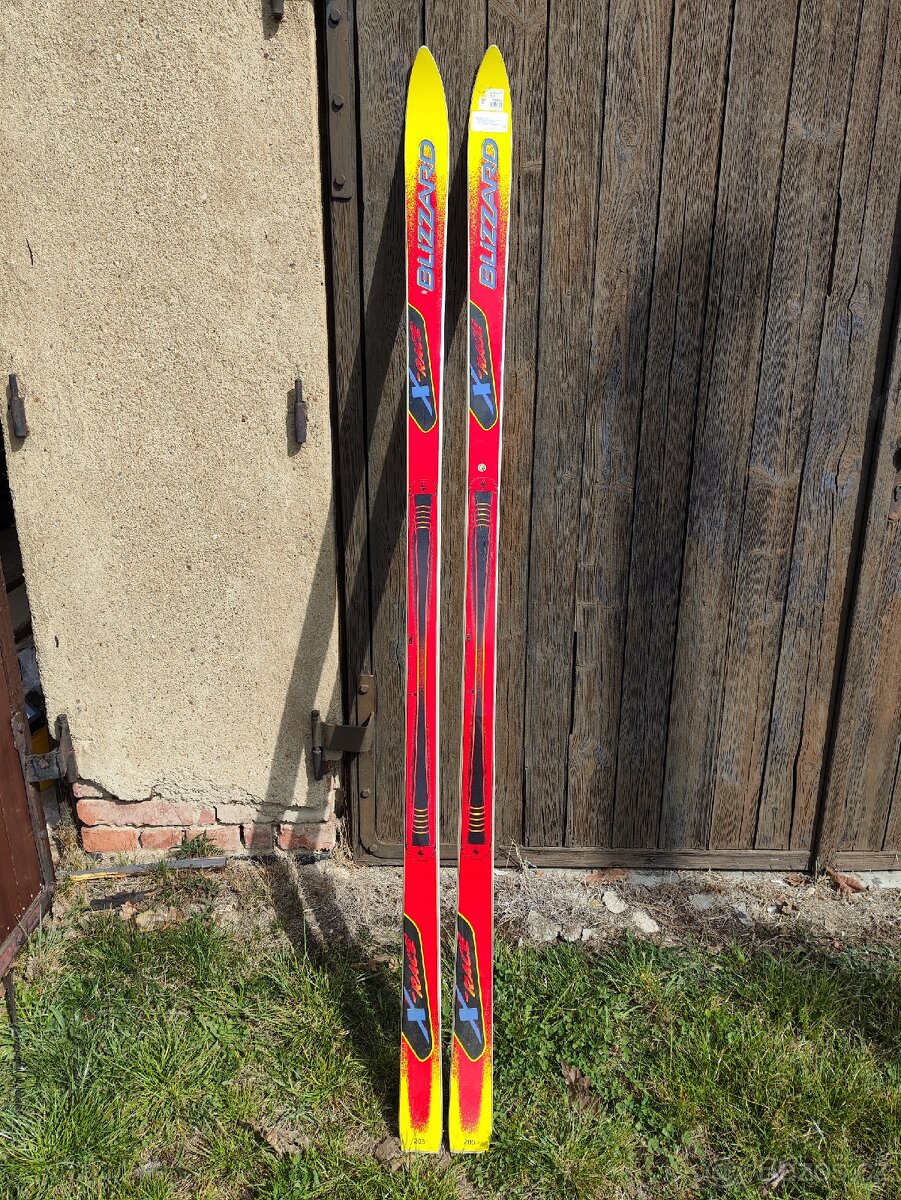 Nepoužité starší závodní lyže 205cm