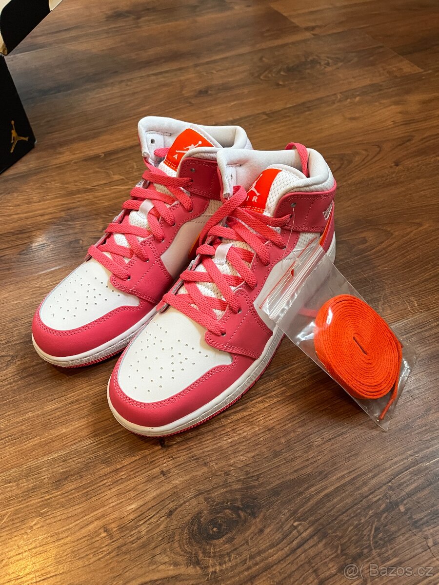 Boty NIKE AIR JORDAN 1MID(GS) velikosti 38.5 EUR