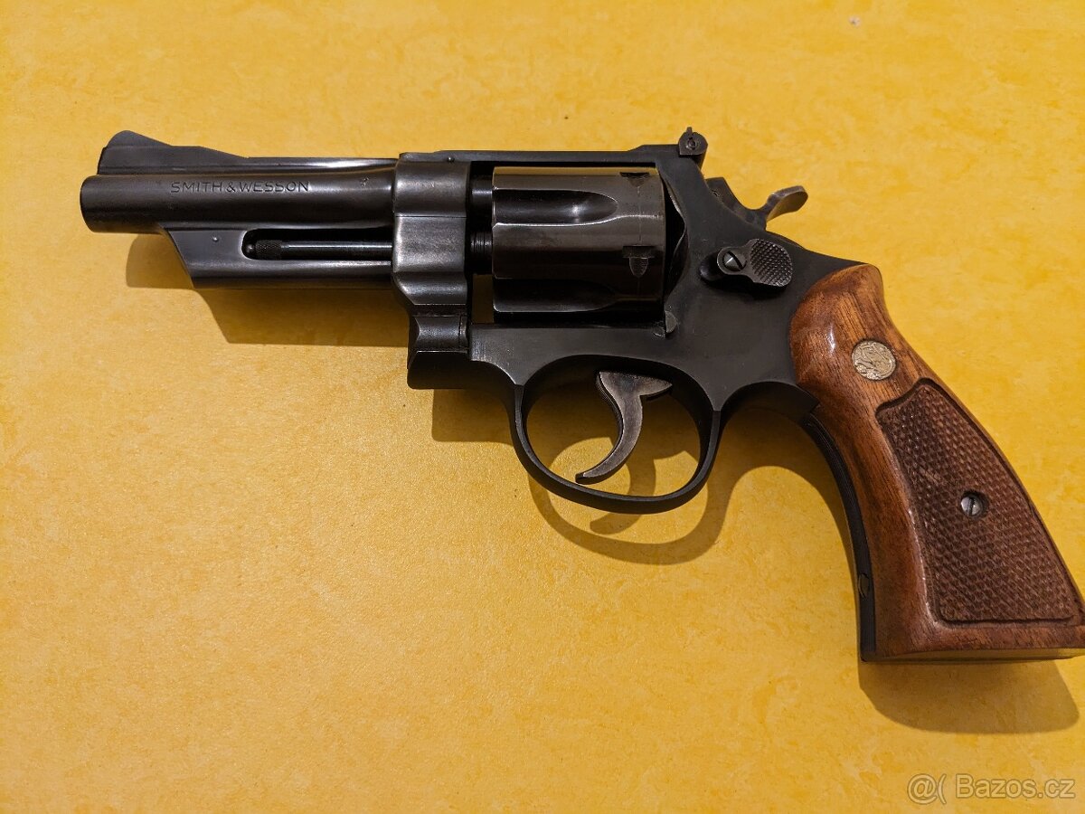 Revolver, zbraň - S&W 28-2, 4 pal., .357mag